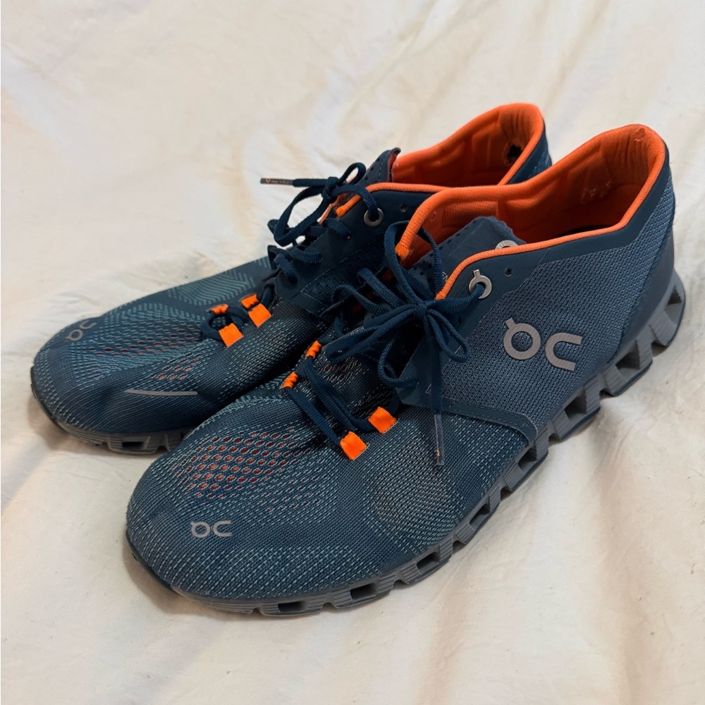 Men’s in cloud shoes in good condition